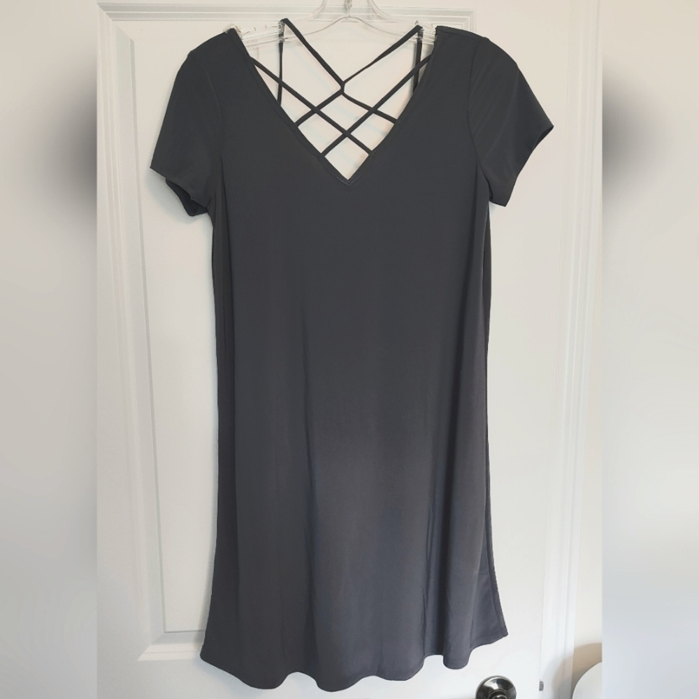 GILLI Short Sleeve V Neck Midi dress Size Small